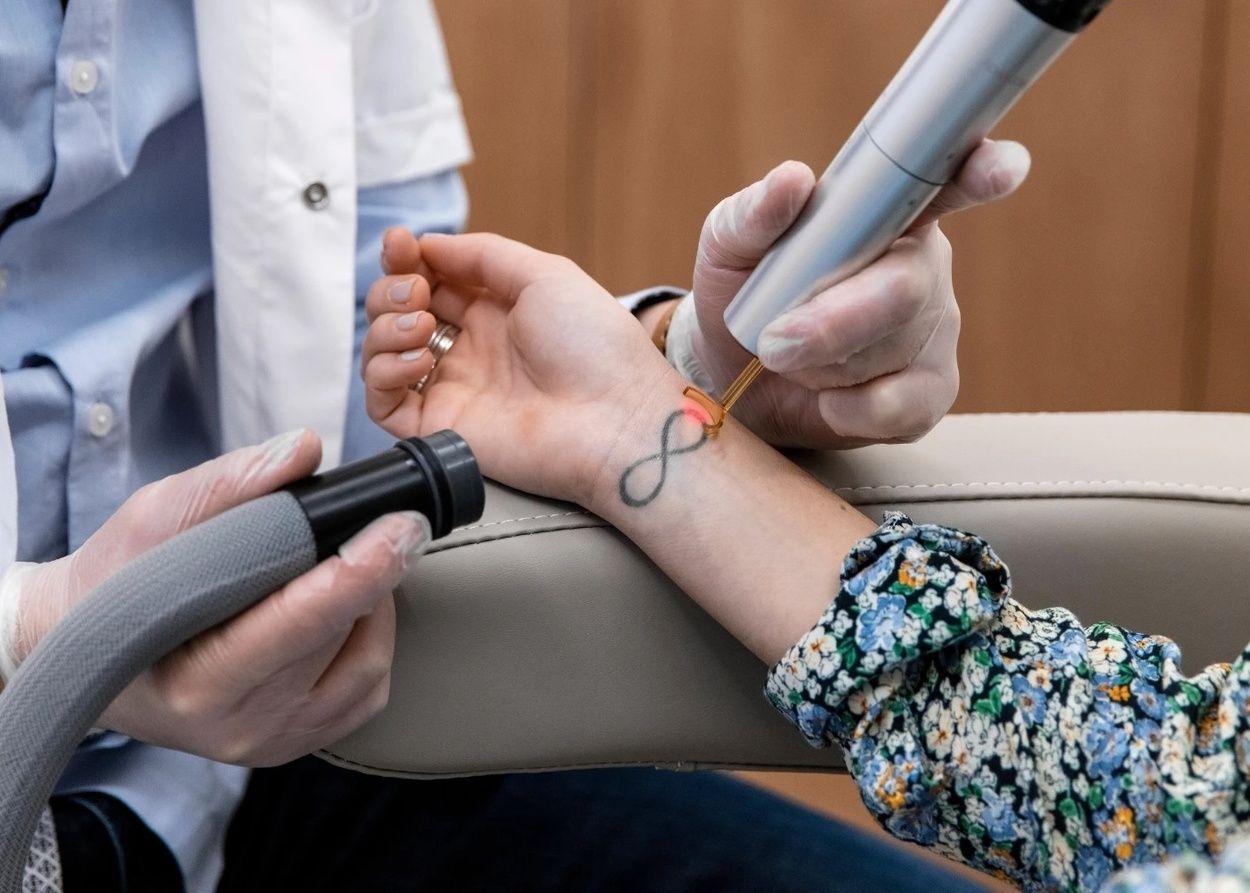 Ray Studios lève 4,5 M€ pour l'effacement de tatouages au laser