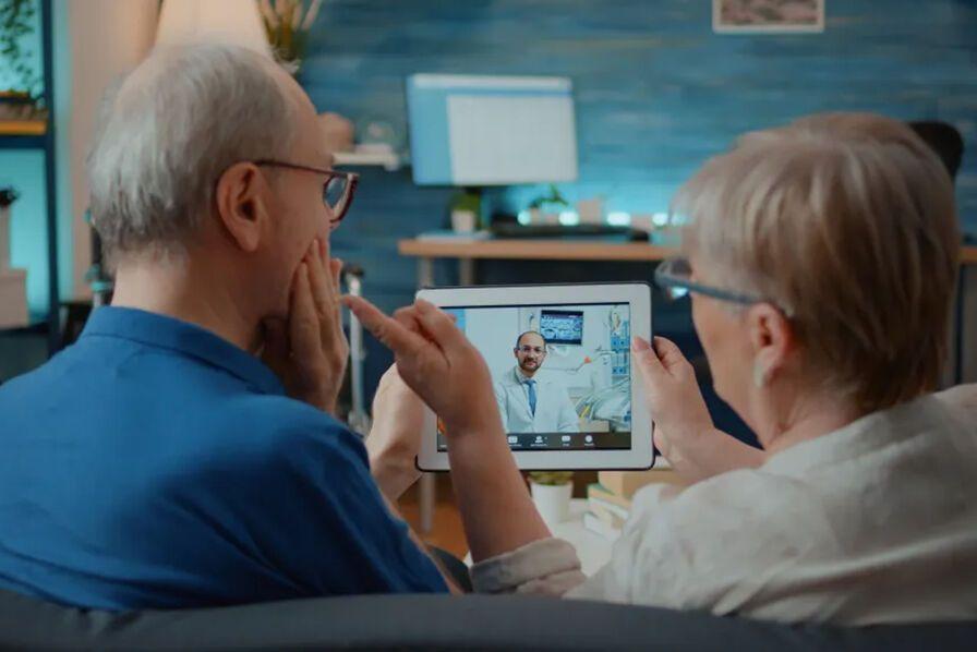 Epoca, la start-up qui protège les personnes âgées à domicile, lève 10 millions d’euros pour déployer sa solution