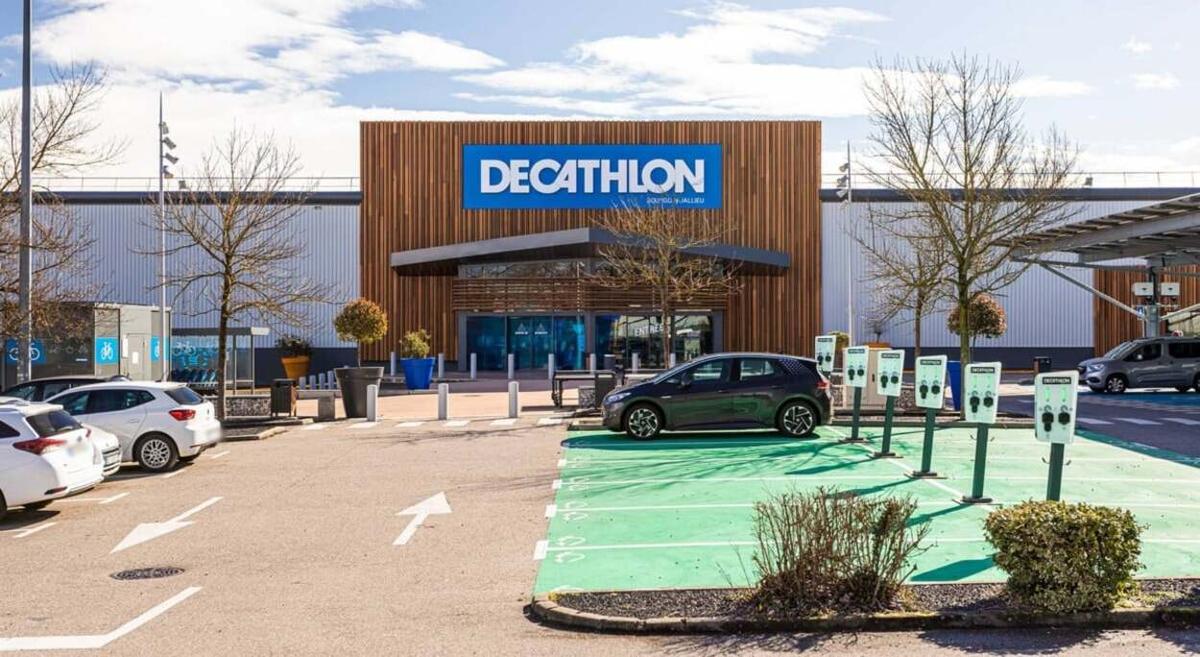 Le groupe Mulliez lance ses propres bornes de recharge de voitures électriques : Le Plein